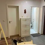 Stylish Magenta Apartment - Terrace & Free Parking