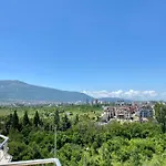Stylish Magenta Apartment - Terrace & Free Parking