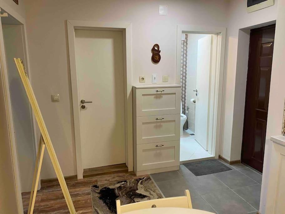 Apartment Stylish Magenta - Terrace & Free Parking *