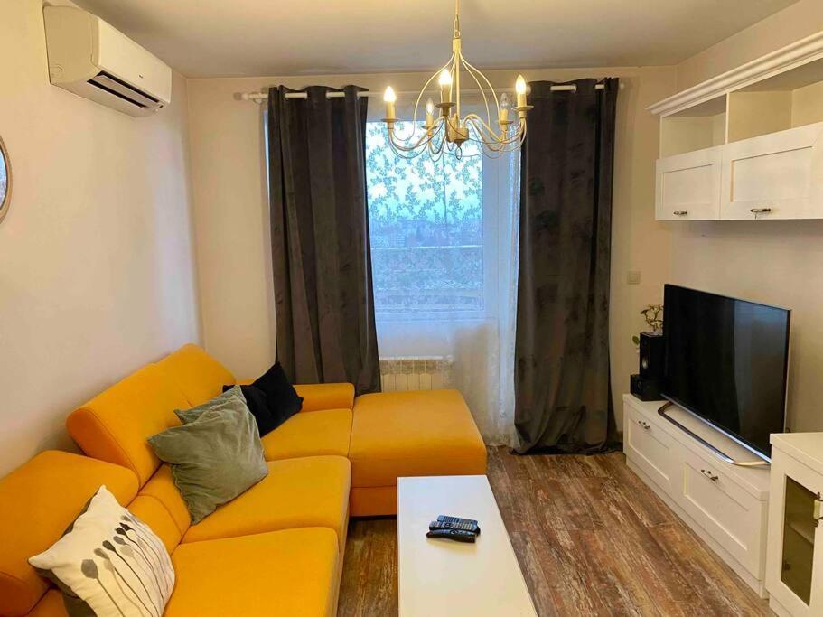 Stylish Magenta - Terrace & Free Parking Apartment Sofia