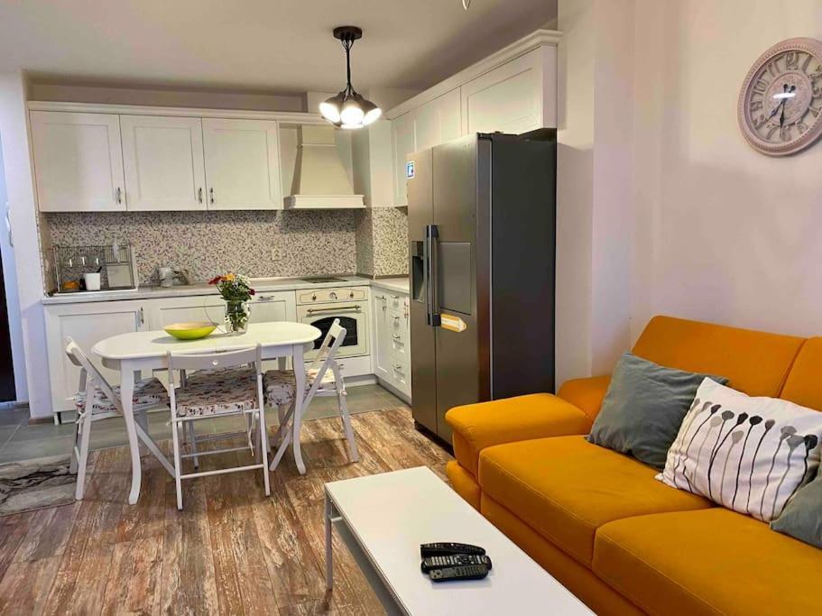 Apartment Stylish Magenta - Terrace & Free Parking Sofia